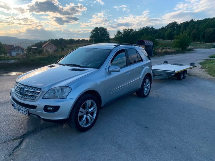 Šlep služba Užice - vučno vozilo sa prikolicom za prevoz automobila